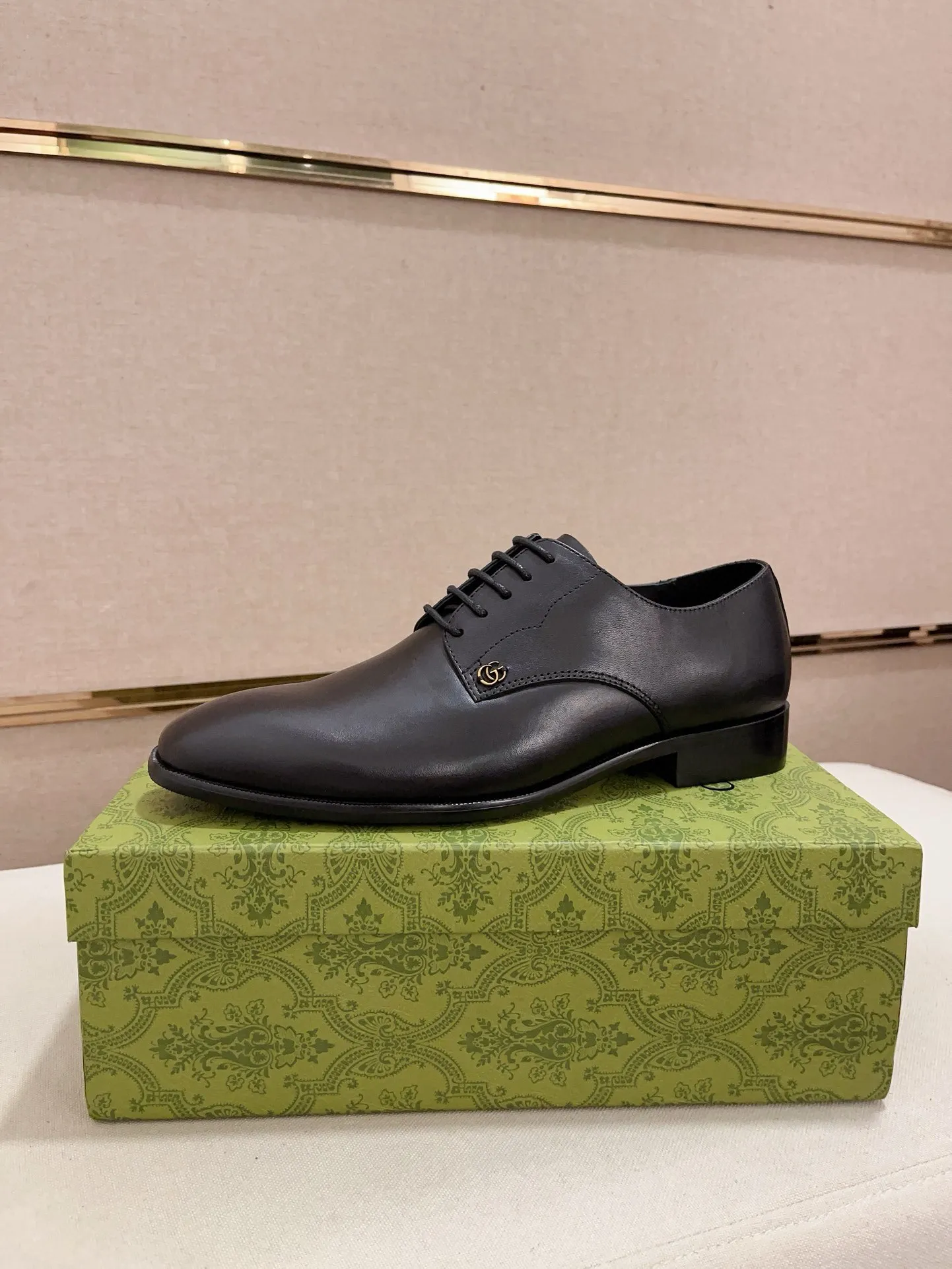 Men's shoes 💰: 520💰 (GUCCI) new series ss hot new products 💢 💠 Casual leather shoes 👞, first layer of cowhide, upper hardware buckles and logo on the sides of the shoe, brand logo on the insole and sole 💠 💎Upper: 100% cowhide 💎Inner: cowhide/100% 💎Feet: cowhide/100% 💎Sole: rubber/100% 💎SIZE: 38 39 40 41 42 43 44 Can be customized 45